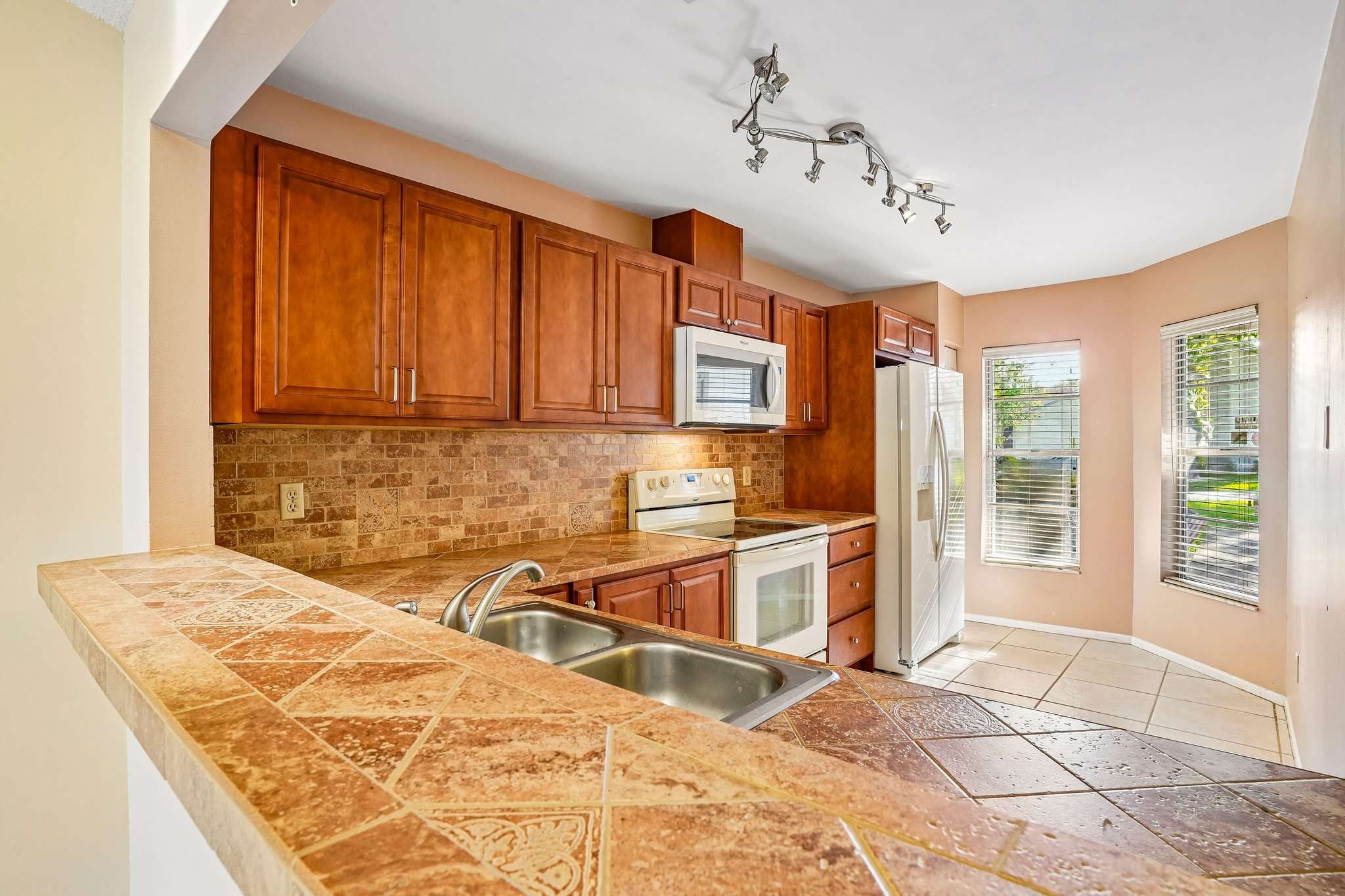 2 Bedroom condo for sale in Southport Condominium with Kristin Green-Vogt REALTOR