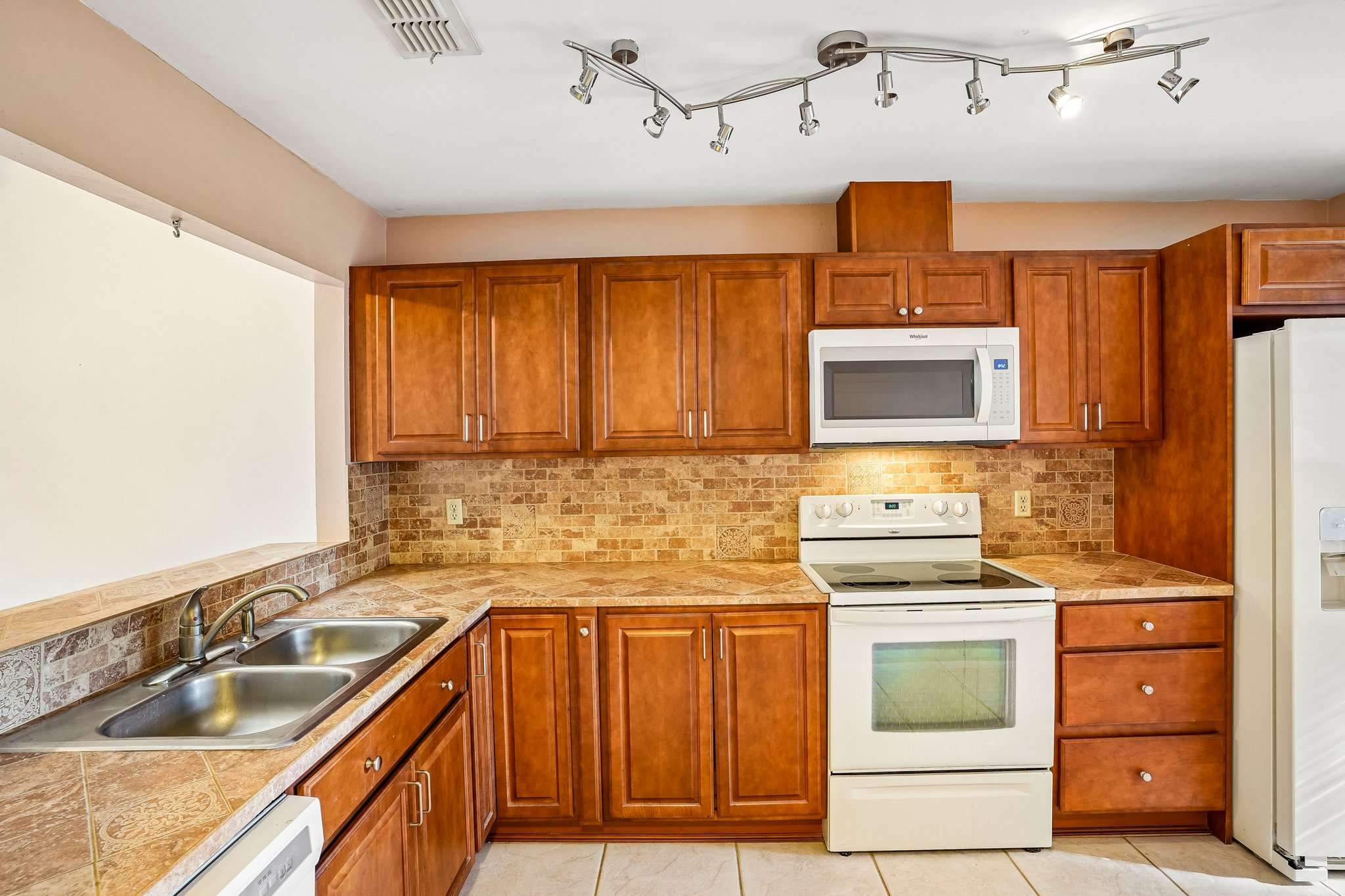 2 Bedroom condo for sale in Southport Condominium with Kristin Green-Vogt REALTOR