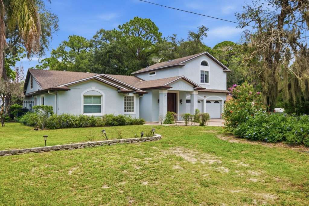 versatile Lake Mary home for sale with KGV Realty Group with plenty of potential for renovation, with an in-ground pool, and spacious property